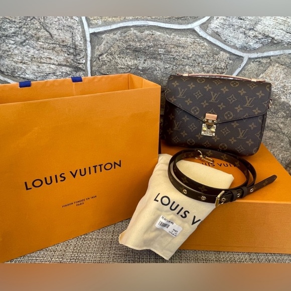 Louis Vuitton Handbags - LOUIS VUITTON • M44875 • Pochette Métis
• Monogram Purse Bag